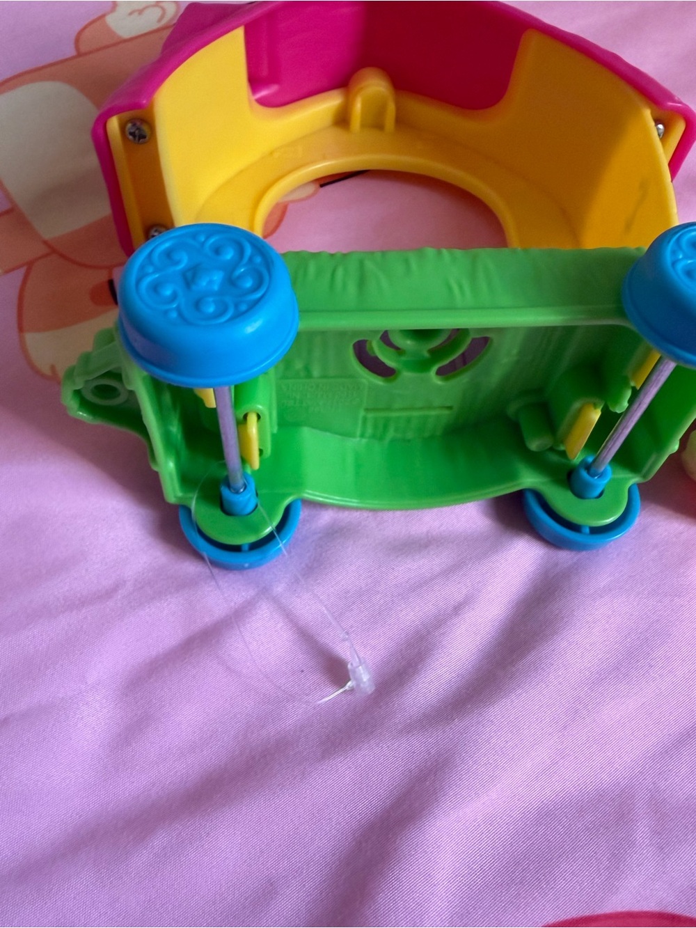 Cottage train Playset with Snow White Figure - Picture 2 of 3